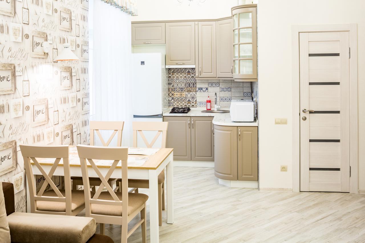 לבוב Leogrand Vip Apartments On Udatnogo 4 מראה חיצוני תמונה