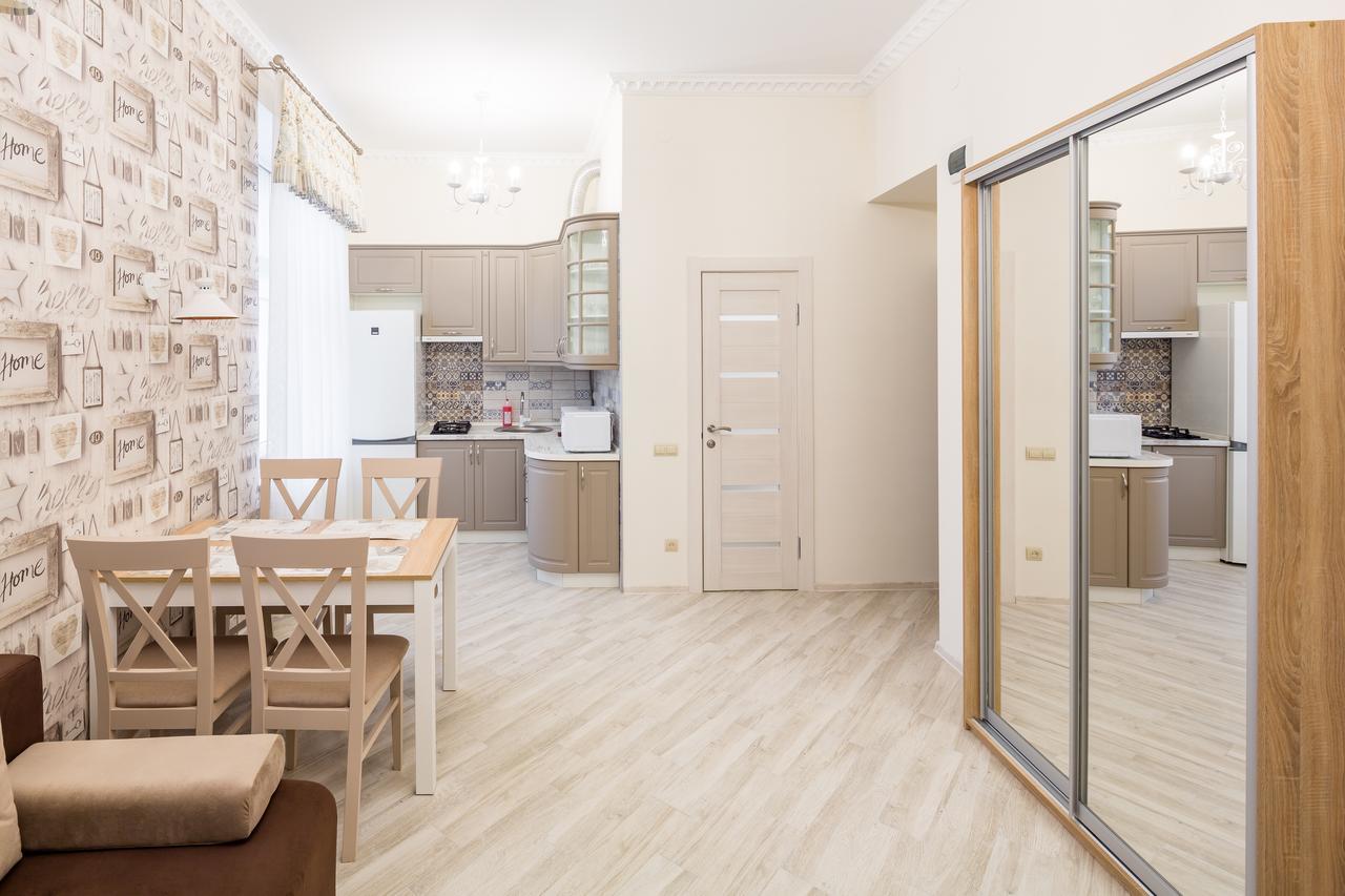 לבוב Leogrand Vip Apartments On Udatnogo 4 מראה חיצוני תמונה